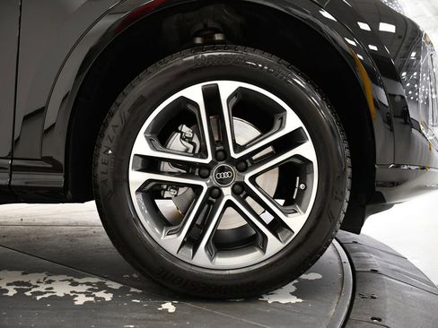 Used 2025 Audi Q5 Premium w/ Convenience Package image 16