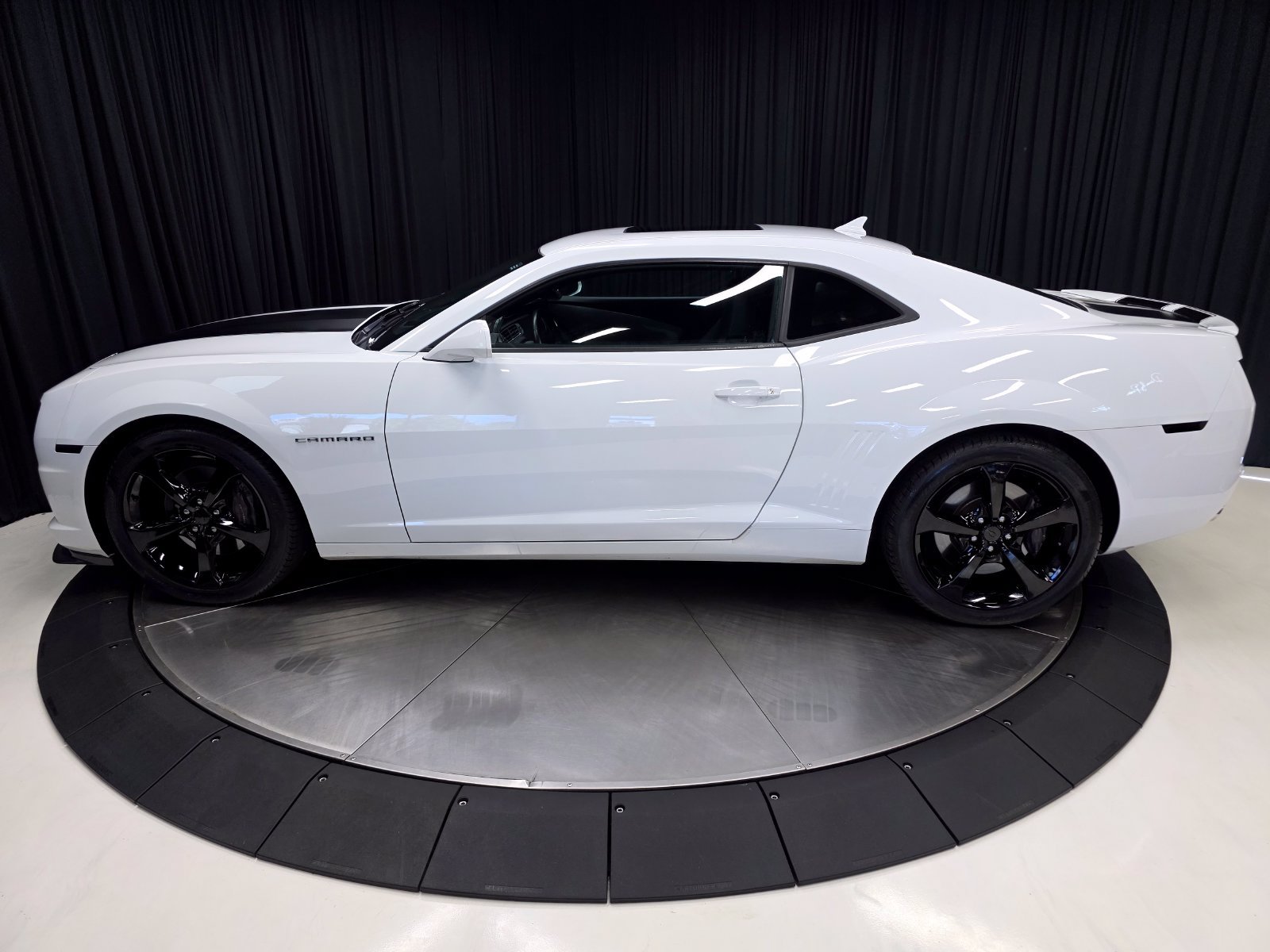 Used 2013 Chevrolet Camaro SS w/ RS Package RWD image 9