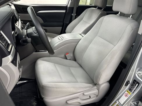Used 2019 Toyota Highlander LE image 4