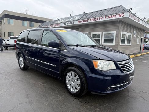 Used 2015 Chrysler Town & Country Touring FWD image 4