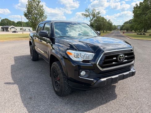 Used 2022 Toyota Tacoma SR5 RWD image 8