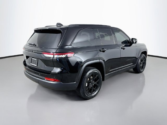 Used 2024 Jeep Grand Cherokee Altitude AWD/4WD image 7