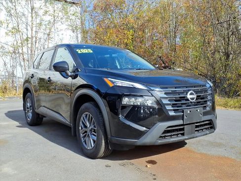 Used 2025 Nissan Rogue S image 4