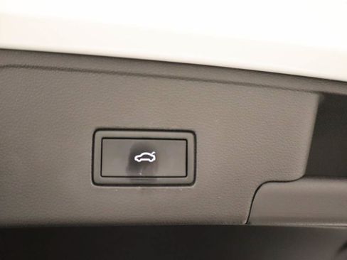 Used 2023 Volkswagen Atlas Cross Sport SE FWD image 18