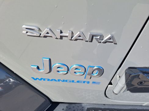 Used 2023 Jeep Wrangler Sahara w/ Cold Weather Group image 13
