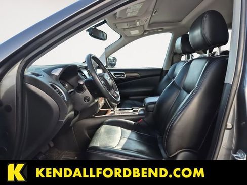 Used 2018 Nissan Pathfinder Platinum AWD/4WD image 9