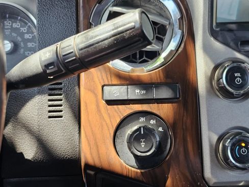 Used 2015 Ford F250 Lariat w/ Lariat Interior Package image 26