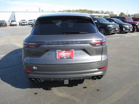 Used 2023 Porsche Cayenne image 6