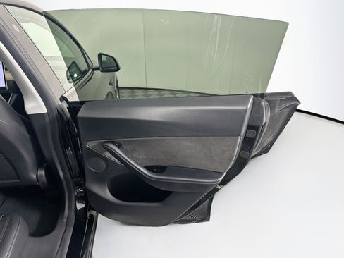Used 2021 Tesla Model Y Long Range AWD/4WD image 28