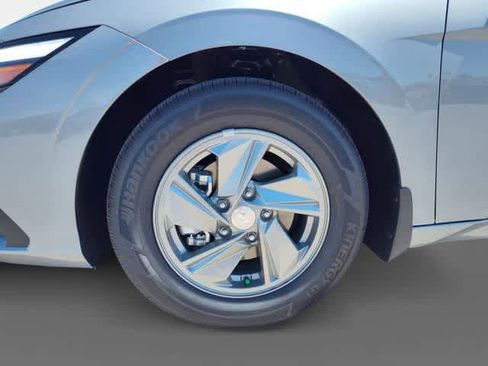 New 2026 Hyundai Elantra SE FWD image 9