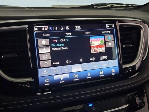 Used 2022 Chrysler Pacifica Touring-L w/ S Appearance Package image 17