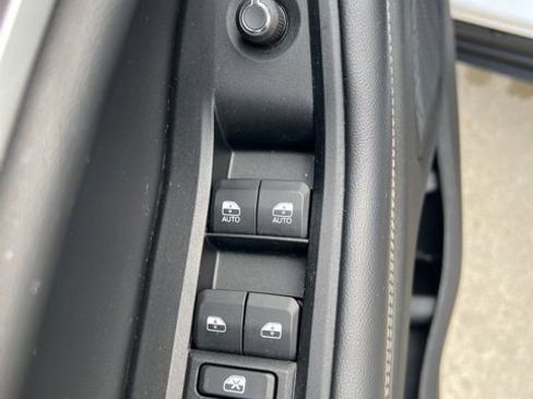 Used 2023 Jeep Grand Cherokee Limited w/ Luxury Tech Group II image 16