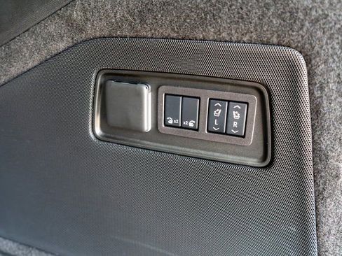 Used 2024 Cadillac Escalade Premium Luxury w/ Performance Package AWD/4WD image 17