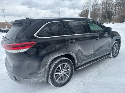 Used 2019 Toyota Highlander XLE image 4