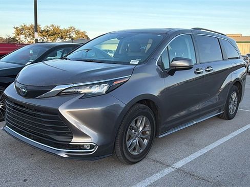 Used 2024 Toyota Sienna XLE image 15