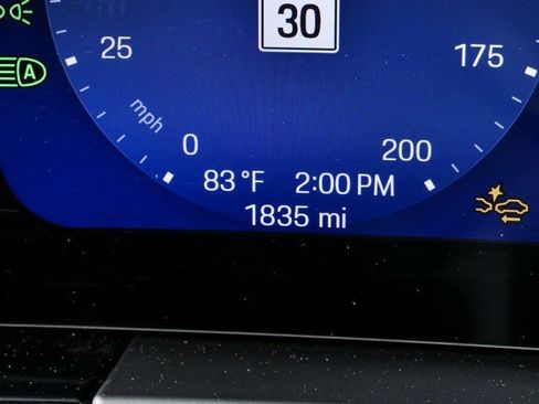 Certified 2025 Porsche Macan Electric image 9