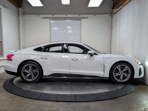 Used 2022 Audi e-tron GT Premium Plus image 10