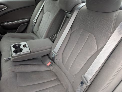 Used 2015 Chrysler 200 Limited w/ Convenience Group image 8