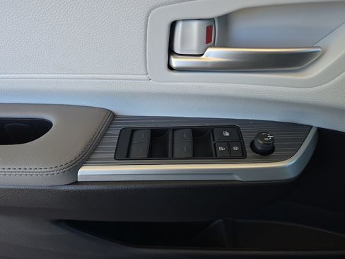 New 2026 Toyota Sienna XLE AWD/4WD image 9