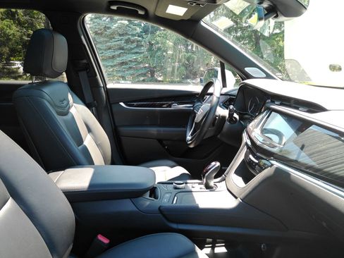 Used 2025 Cadillac XT6 Premium Luxury AWD/4WD image 7