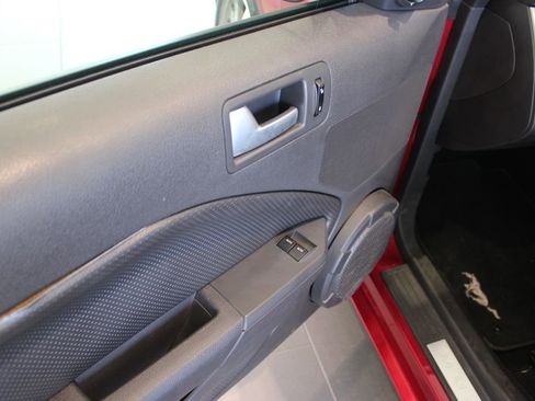 Used 2005 Ford Mustang GT Premium image 25