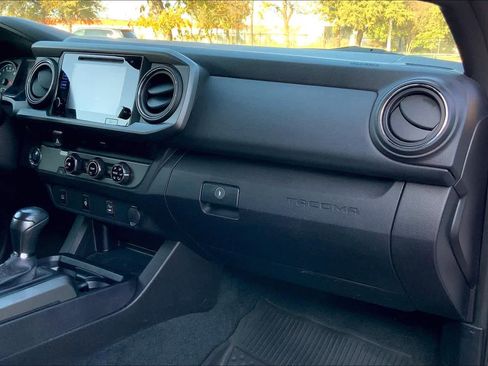 Used 2016 Toyota Tacoma TRD Sport w/ Towing Package image 18