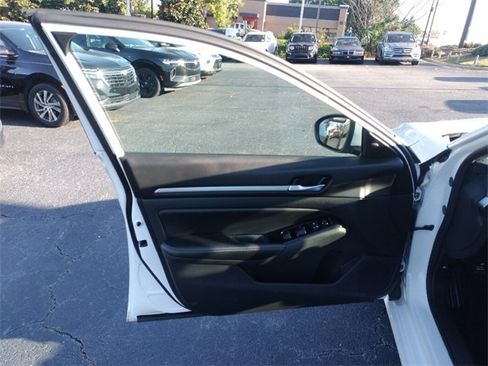 Used 2023 Nissan Altima 2.5 SV image 32