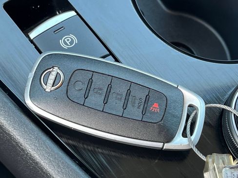 Used 2025 Nissan Rogue SV AWD/4WD image 27
