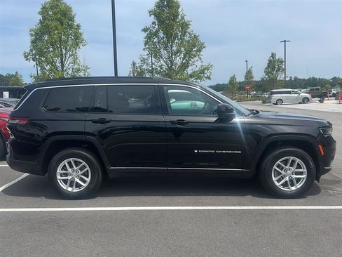 Used 2025 Jeep Grand Cherokee L Laredo w/ Luxury Tech Group I image 29