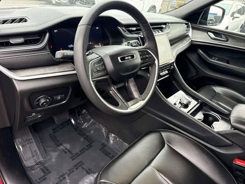 Used 2024 Jeep Grand Cherokee Limited image 24