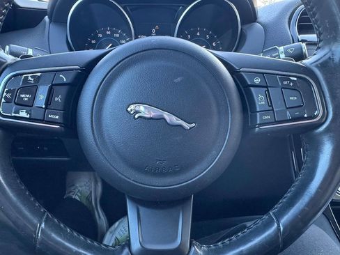 Used 2017 Jaguar XE Premium image 28