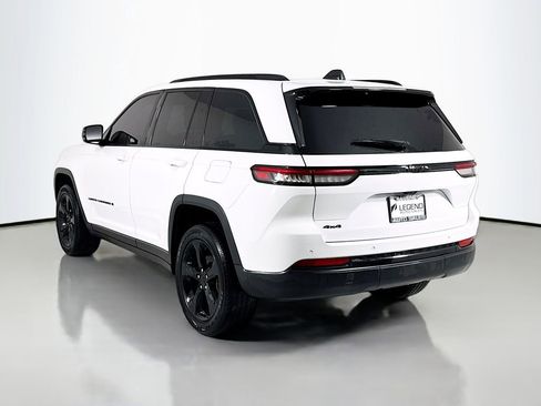 Used 2023 Jeep Grand Cherokee Altitude AWD/4WD image 7