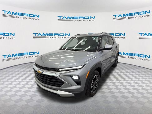 Used 2025 Chevrolet TrailBlazer LT FWD image 1