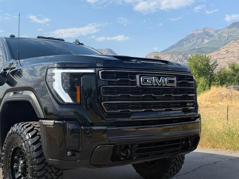 Used 2025 GMC Sierra 2500 AT4X AWD/4WD image 16