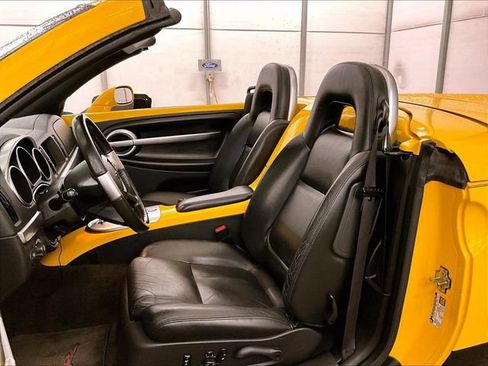 Used 2003 Chevrolet SSR w/ Preferred Equipment Group RWD image 26