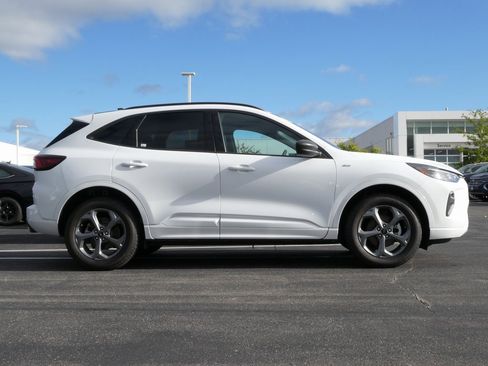 Used 2023 Ford Escape ST-Line image 2