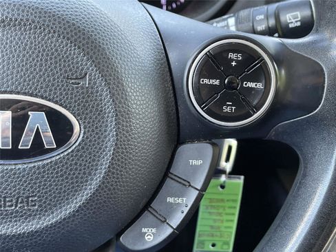 Used 2016 Kia Soul FWD image 19