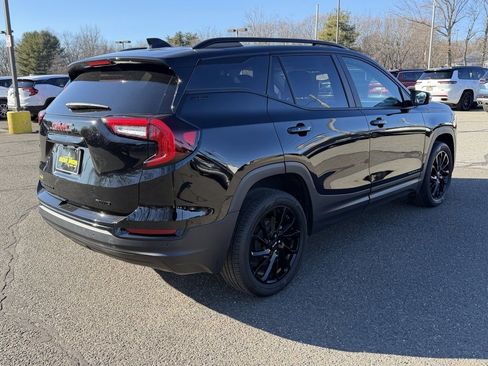 Used 2024 GMC Terrain SLE w/ Driver Convenience Package image 5