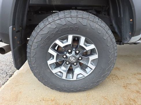 Used 2021 Toyota Tacoma TRD Off-Road image 70