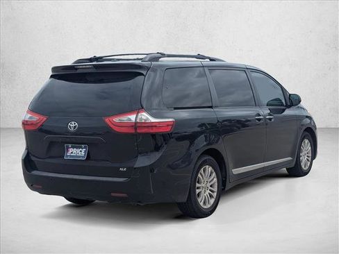 Used 2017 Toyota Sienna XLE w/ XLE Navigation Package FWD image 5