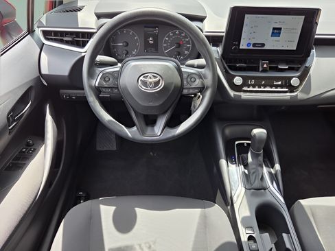 Used 2025 Toyota Corolla LE FWD image 11