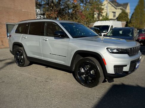 New 2025 Jeep Grand Cherokee L Altitude image 3