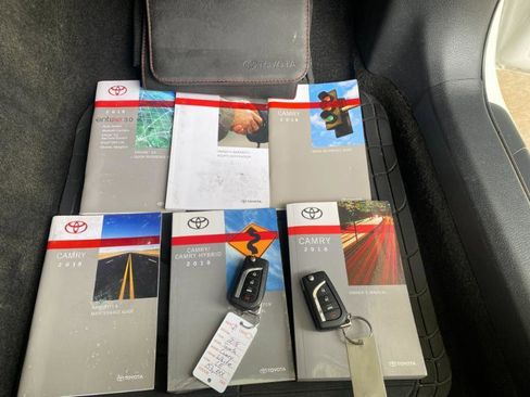 Used 2018 Toyota Camry LE image 21