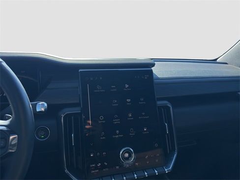 Used 2025 GMC Acadia AT4 image 15