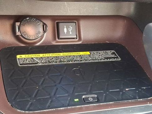 Used 2019 Toyota RAV4 Limited image 30