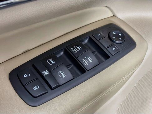 Used 2018 Jeep Grand Cherokee Limited AWD/4WD image 24