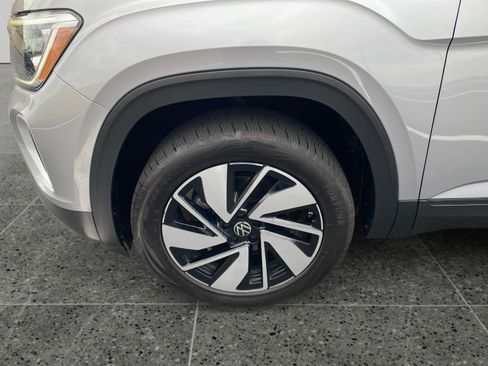 Used 2024 Volkswagen Atlas SE image 14