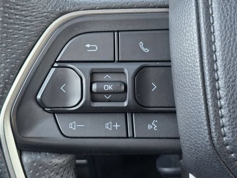 Used 2025 Toyota Tundra Limited AWD/4WD image 17