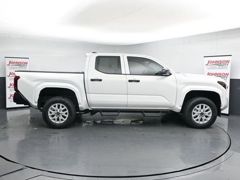 Used 2024 Toyota Tacoma SR AWD/4WD image 9