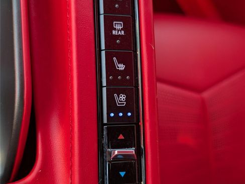 Used 2024 Chevrolet Corvette Stingray Premium Conv w/ Z51 Performance Package RWD image 22